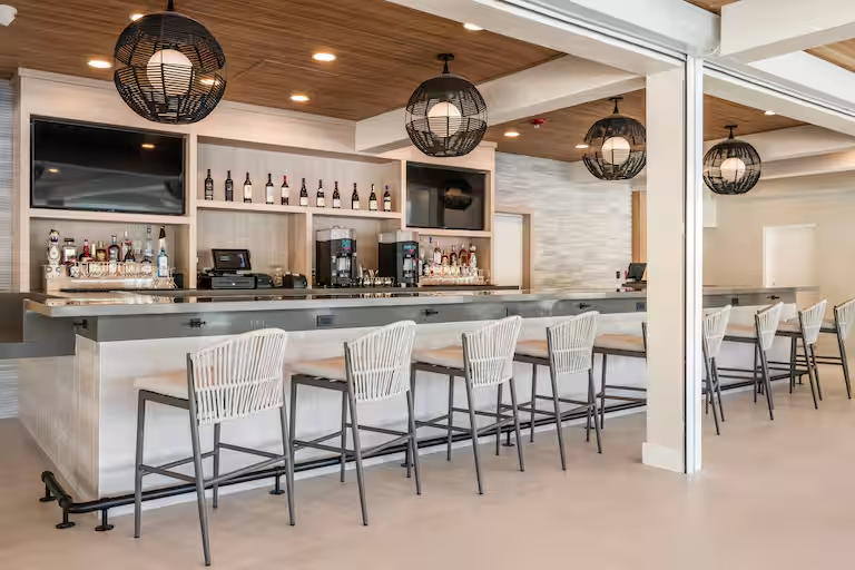 Hampton Bar 1